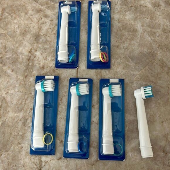 Oral B Replacement Heads Bundle - Picture 3 of 4